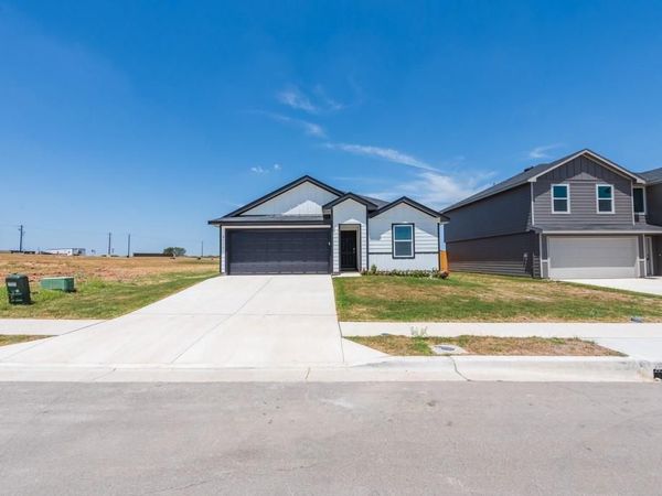 2115 Windflower LN, Luling, TX 78648