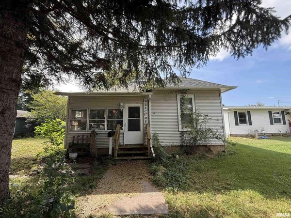 808 N E Street, Monmouth, IL 61462
