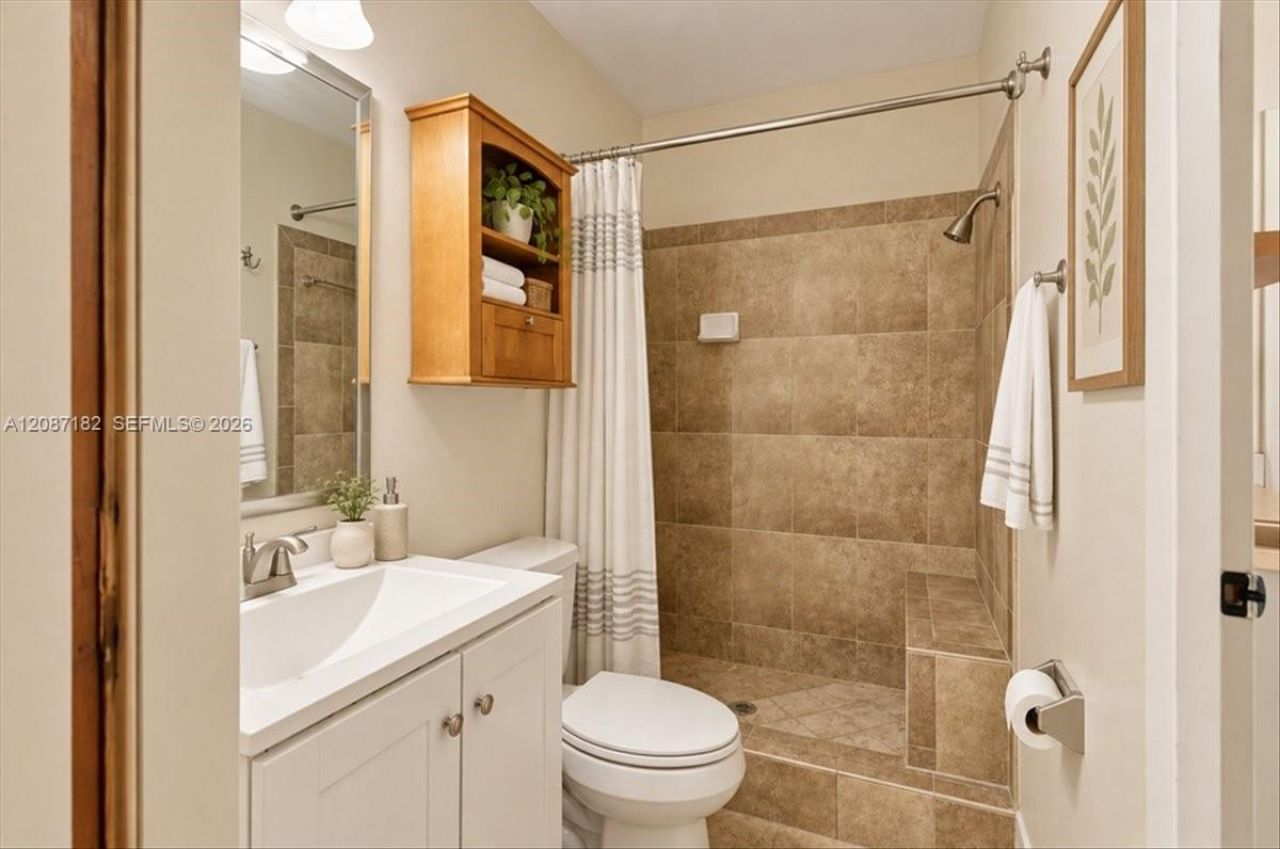20120 Highland Lakes Blvd, Miami, FL 33179 Photo