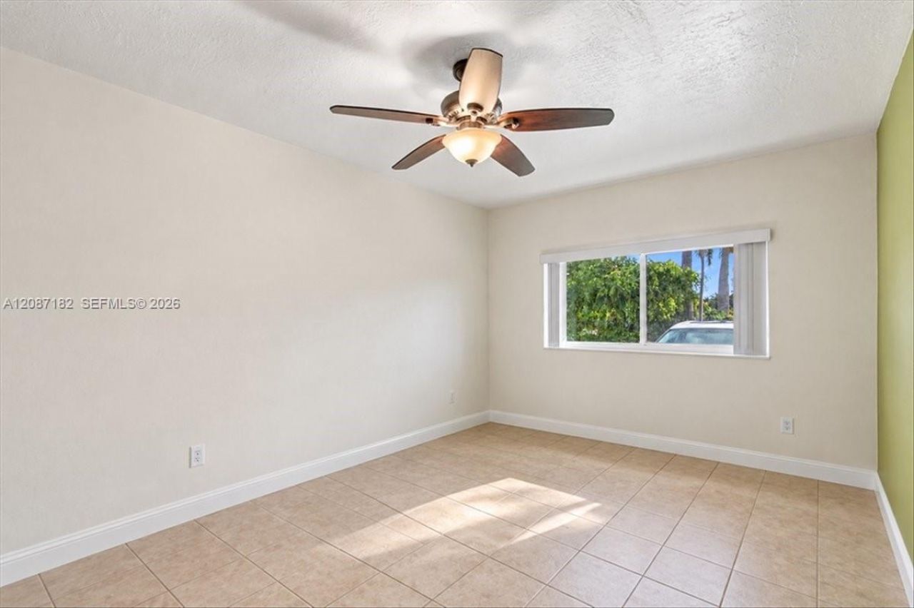 20120 Highland Lakes Blvd, Miami, FL 33179 Photo
