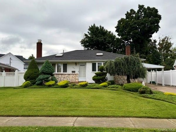 392 Coleridge Street , Levittown, NY 11756