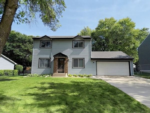 3235 Hamlet Drive, Woodbury, MN 55125