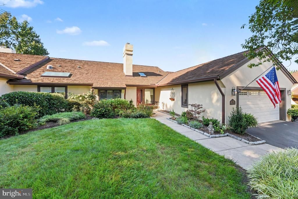 8 BRIDLE LANE, BLUE BELL, PA 19422