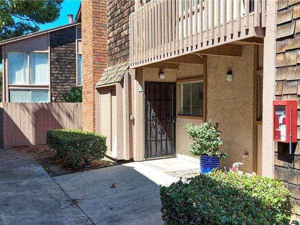 1098 Cabrillo Park, Unit B, Santa Ana, CA 92701