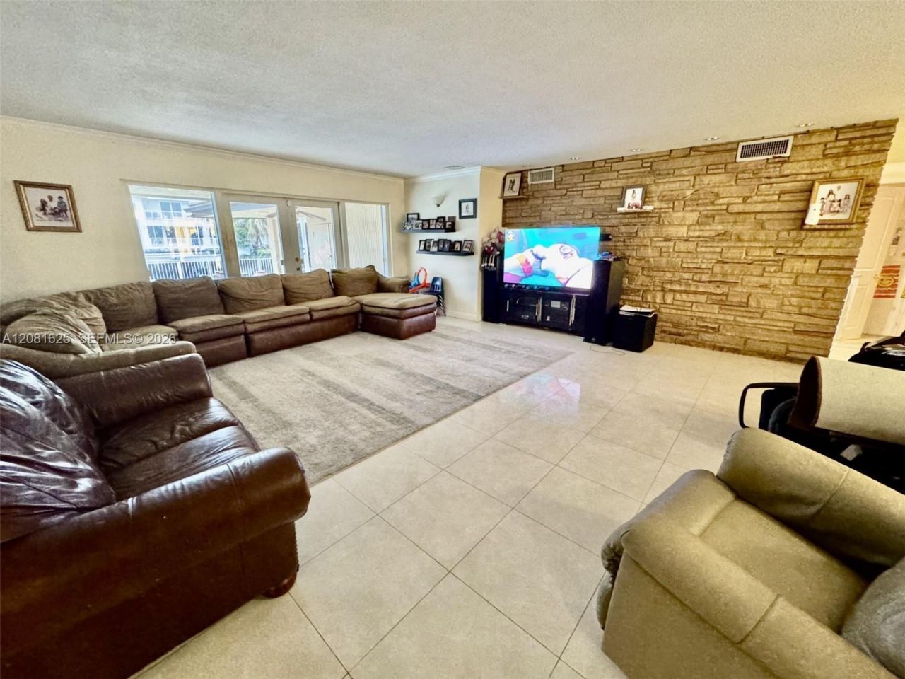 3324 NE 167th St, North Miami Beach, FL 33160 Photo