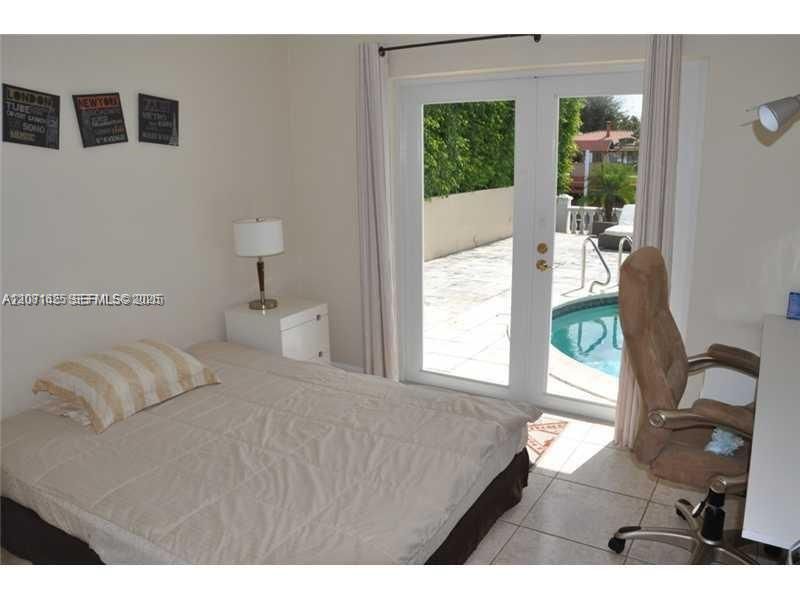 3324 NE 167th St, North Miami Beach, FL 33160 Photo