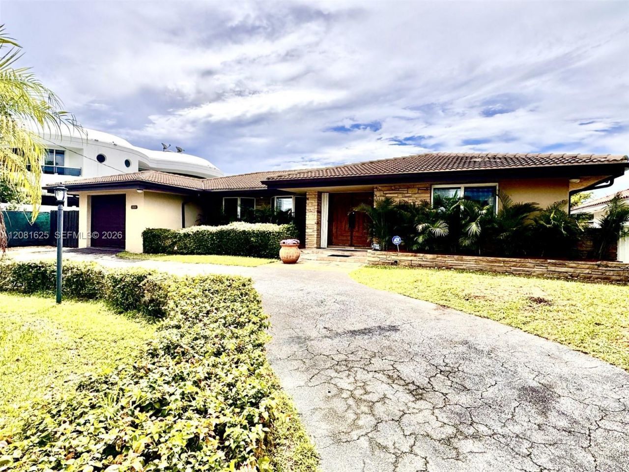 3324 NE 167th St, North Miami Beach, FL 33160 Photo