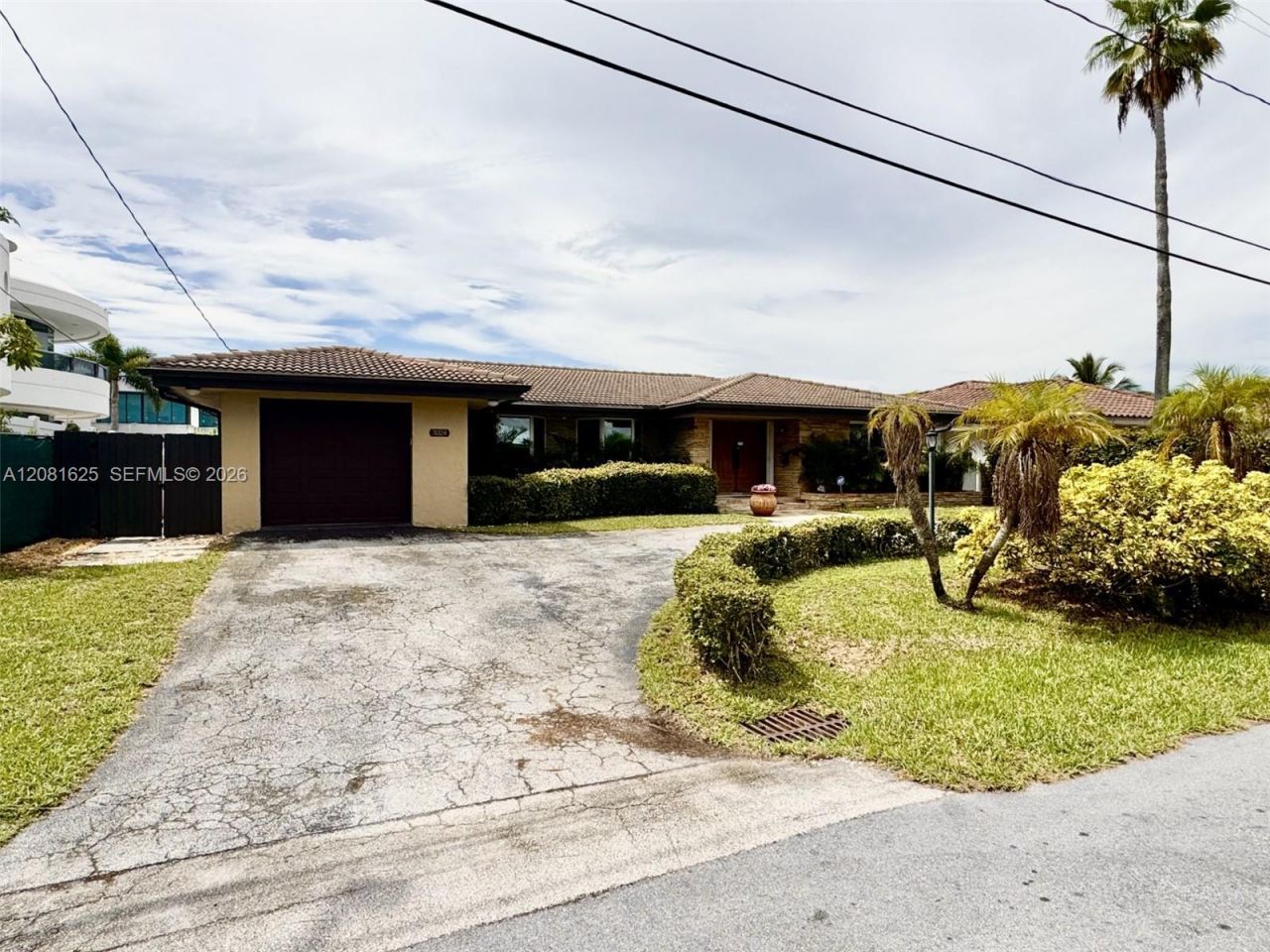 3324 NE 167th St, North Miami Beach, FL 33160 Photo