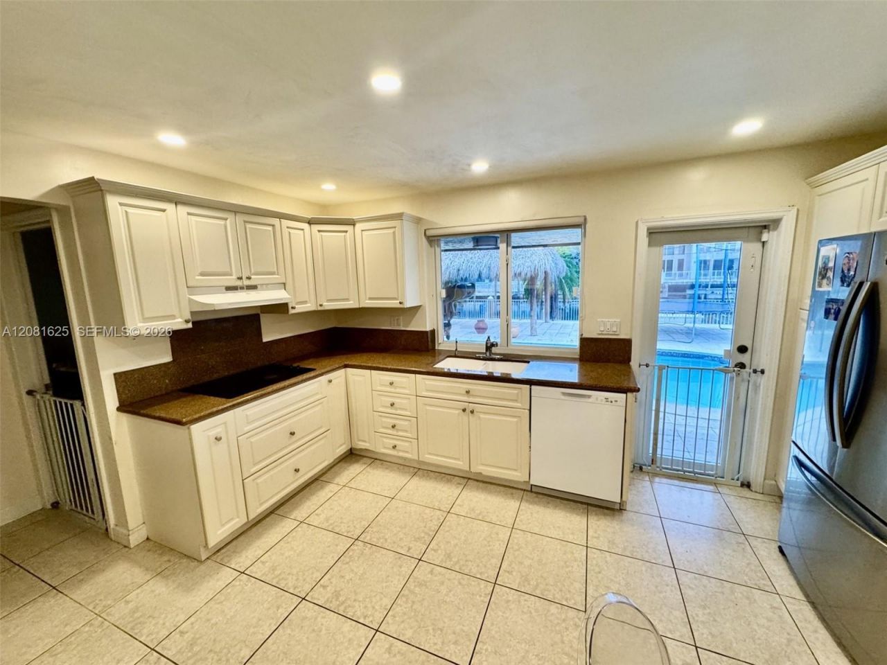 3324 NE 167th St, North Miami Beach, FL 33160 Photo
