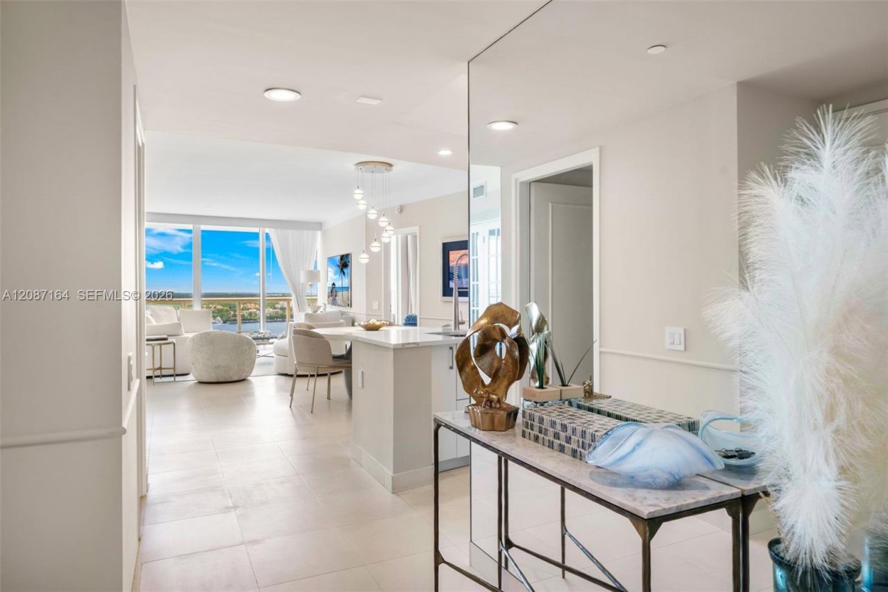 450 Alton Rd, Unit 2105, Miami Beach, FL 33139 Photo