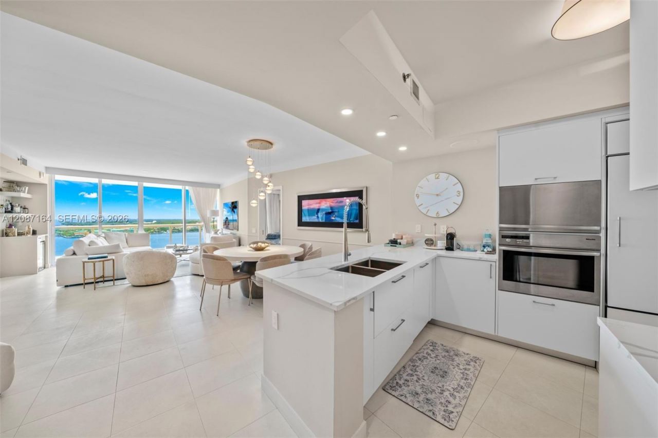450 Alton Rd, Unit 2105, Miami Beach, FL 33139 Photo