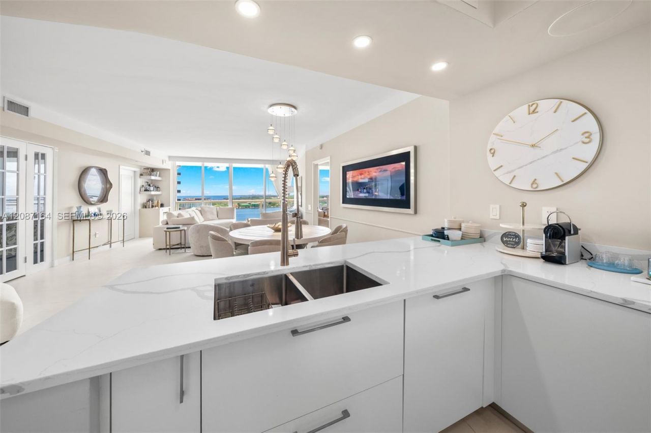 450 Alton Rd, Unit 2105, Miami Beach, FL 33139 Photo