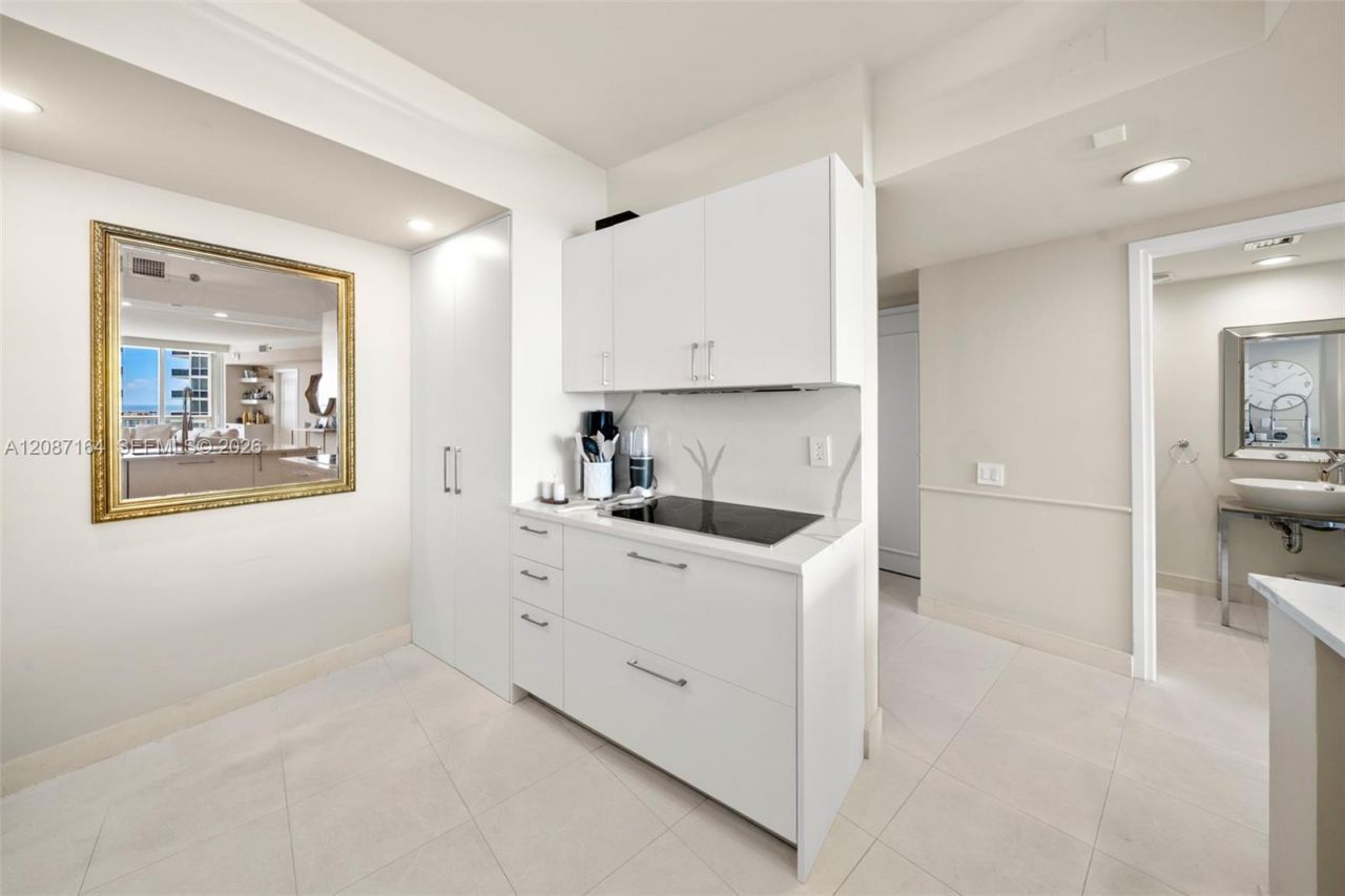 450 Alton Rd, Unit 2105, Miami Beach, FL 33139 Photo