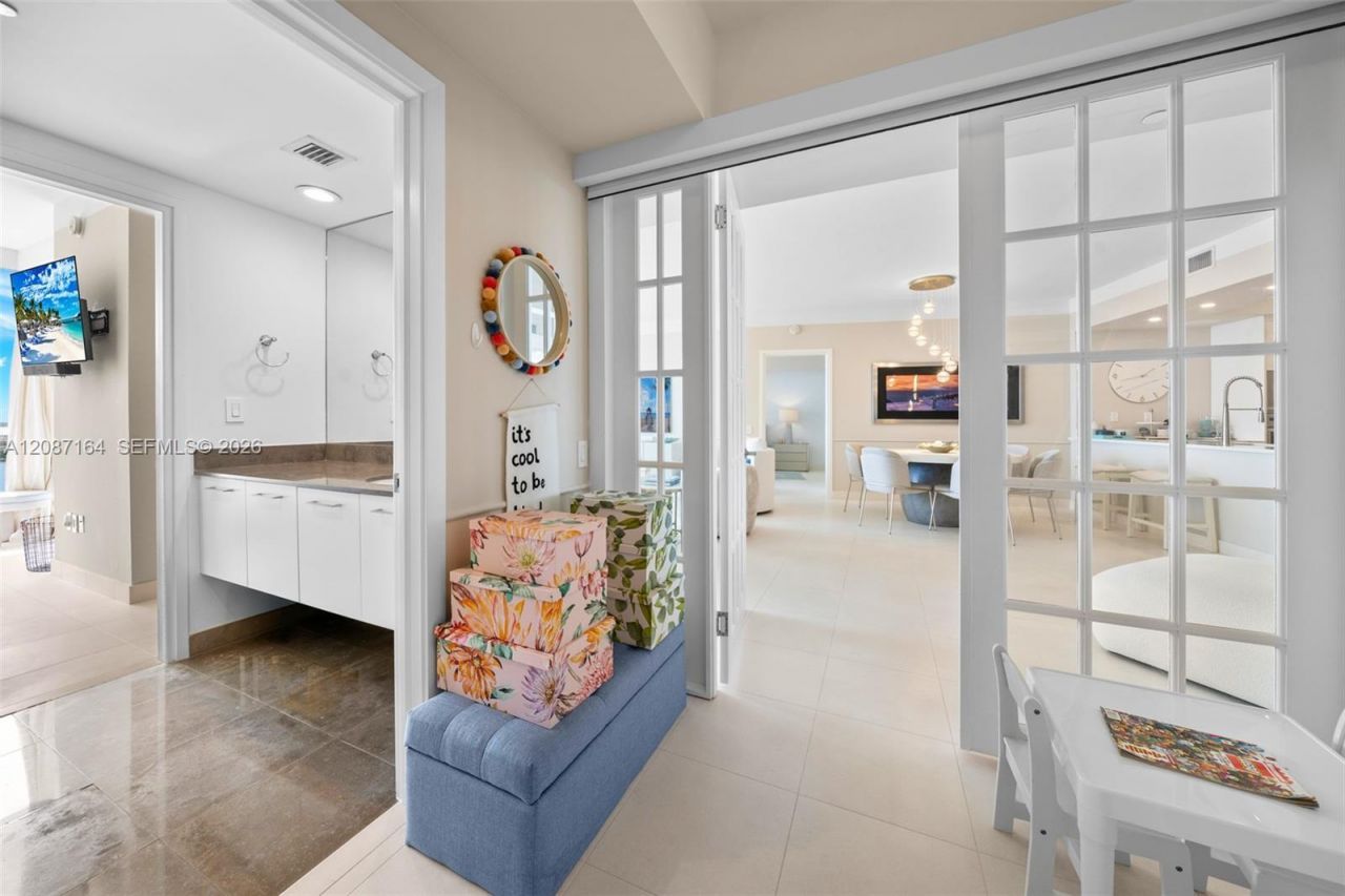 450 Alton Rd, Unit 2105, Miami Beach, FL 33139 Photo