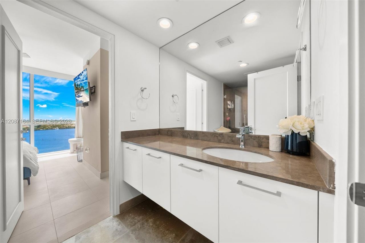 450 Alton Rd, Unit 2105, Miami Beach, FL 33139 Photo