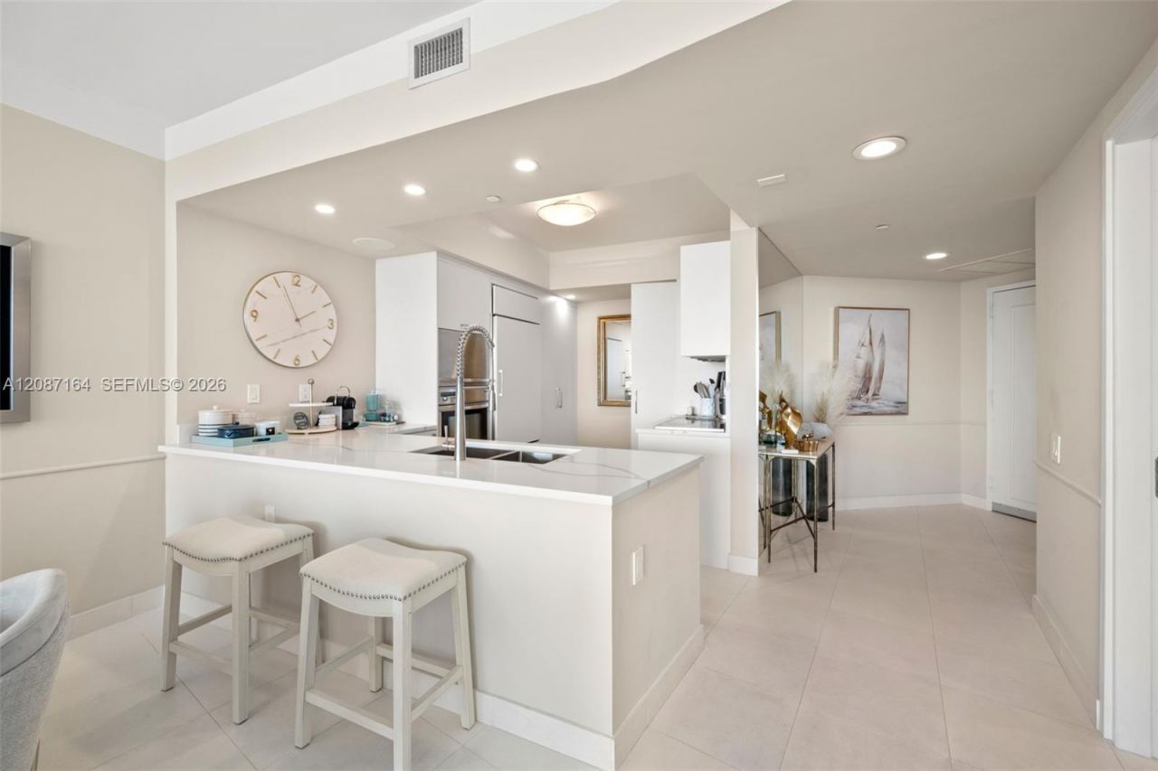 450 Alton Rd, Unit 2105, Miami Beach, FL 33139 Photo