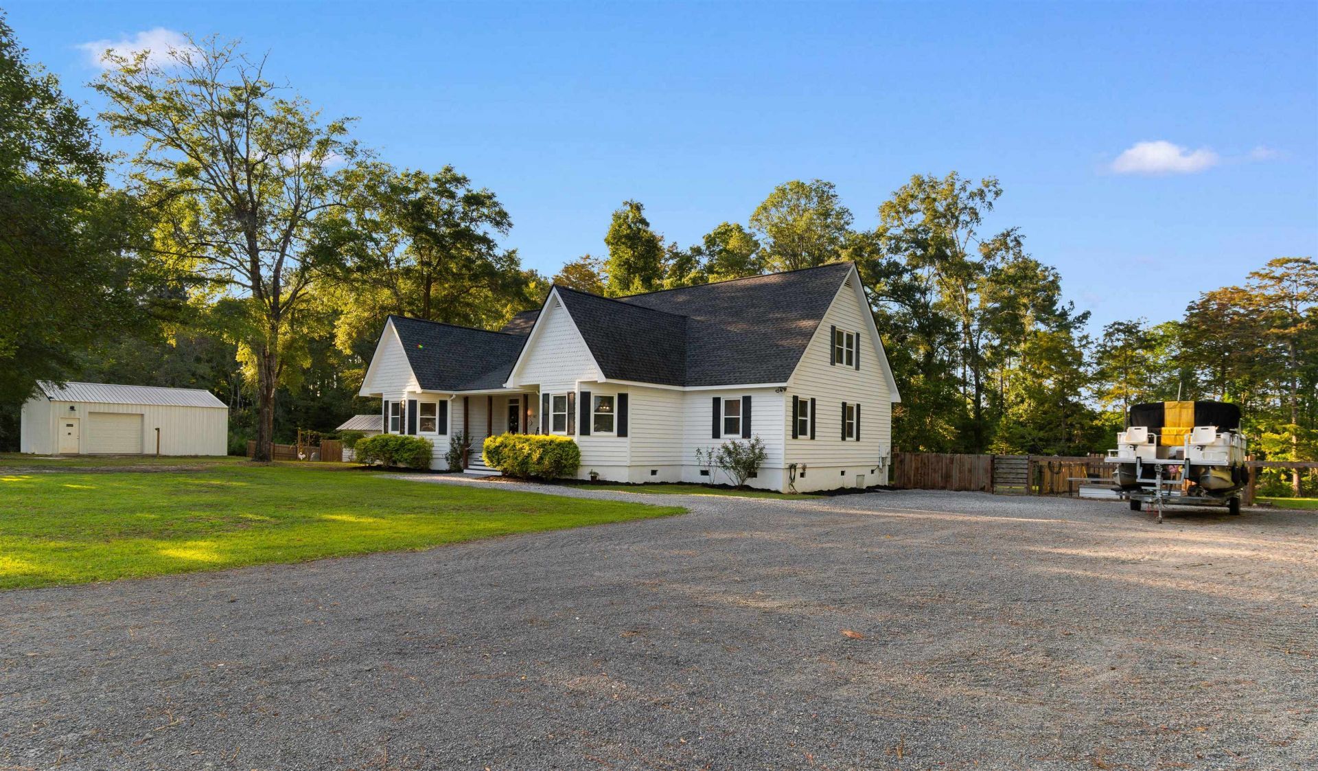 160 Comanche Dr. Photo 4