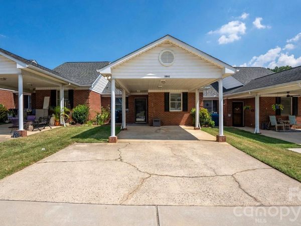 19942 Oak Leaf Circle , Cornelius, NC 28031