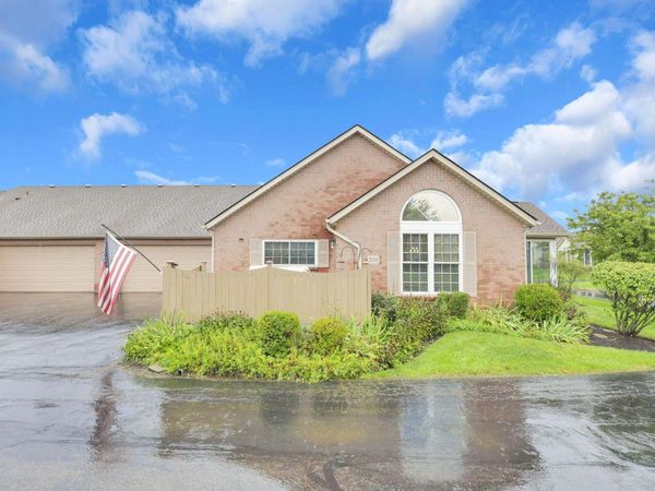 2018 Farmbrook Circle N, Grove City, OH 43123