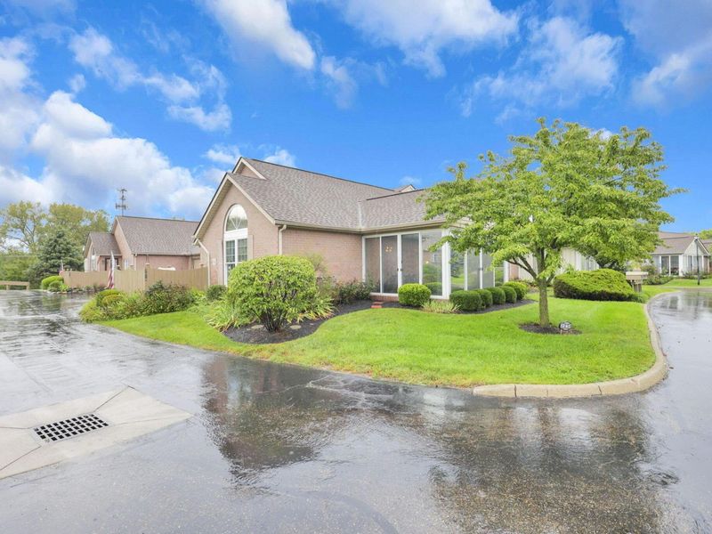 2018 Farmbrook Circle N, Grove City, OH 43123 Photo 2
