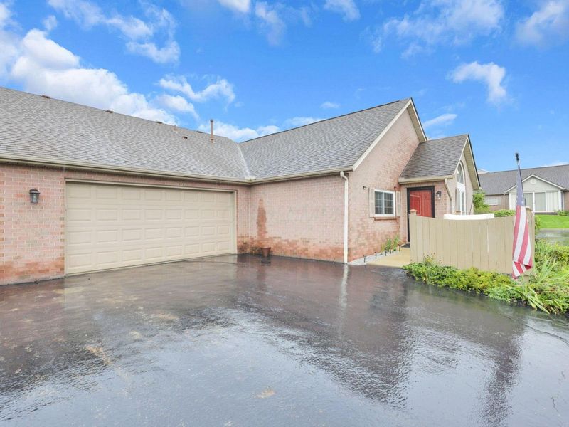 2018 Farmbrook Circle N, Grove City, OH 43123 Photo 3