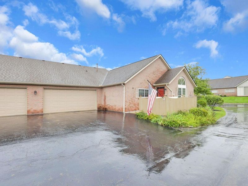 2018 Farmbrook Circle N, Grove City, OH 43123 Photo 4