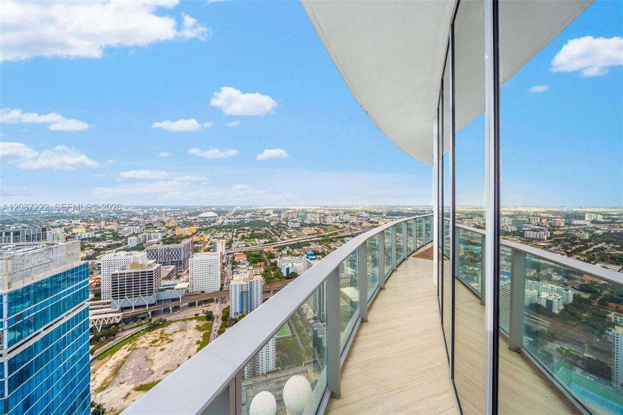 851 NE 1st Ave, Unit 5312, Miami, FL 33132 Photo