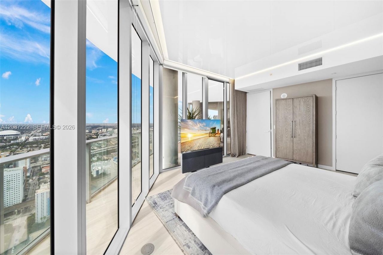 851 NE 1st Ave, Unit 5312, Miami, FL 33132 Photo