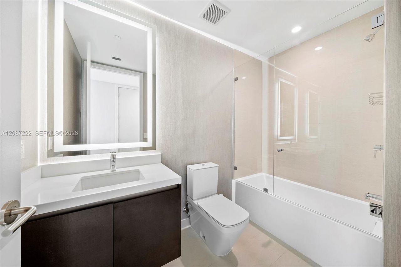 851 NE 1st Ave, Unit 5312, Miami, FL 33132 Photo