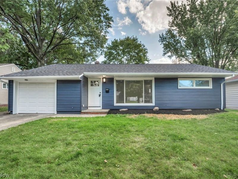 9019 Newkirk Drive, Parma Heights, OH 44130 Photo 2