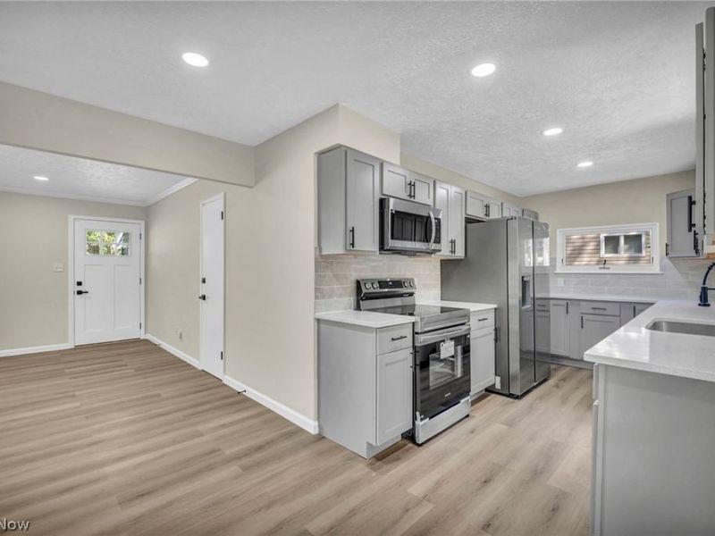 9019 Newkirk Drive, Parma Heights, OH 44130 Photo 6