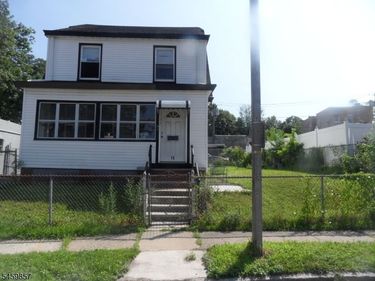 15 Rowe St, East Orange, NJ 07017