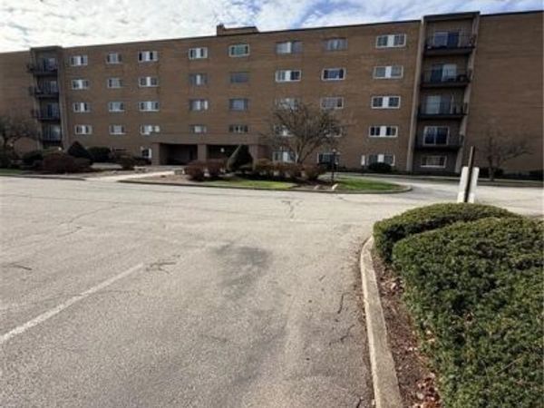 20333 Detroit Road , Unit 513, Rocky River, OH 44116