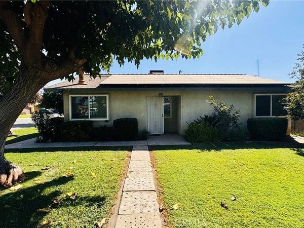 8700 Greenfield Park Drive, Bakersfield, CA 93307