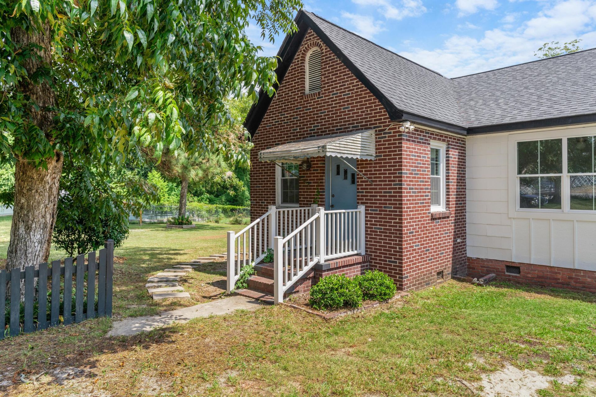 1046 Boulevard Street Photo 4