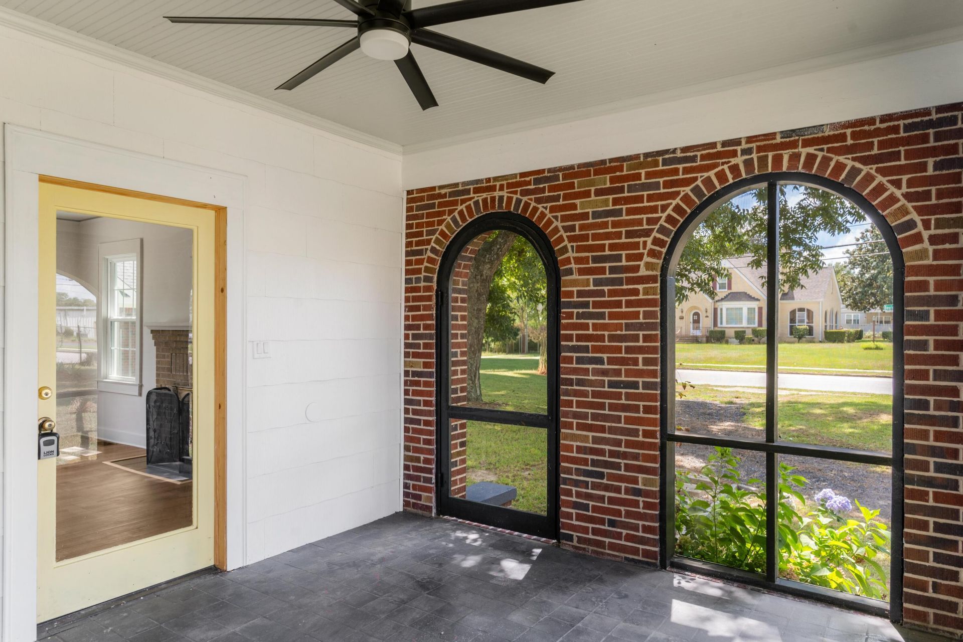 1046 Boulevard Street Photo 6