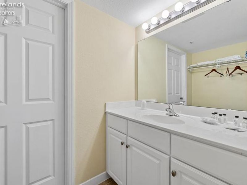 441 W Lakeshore Drive, Kelleys Island, OH 43438 Photo 11