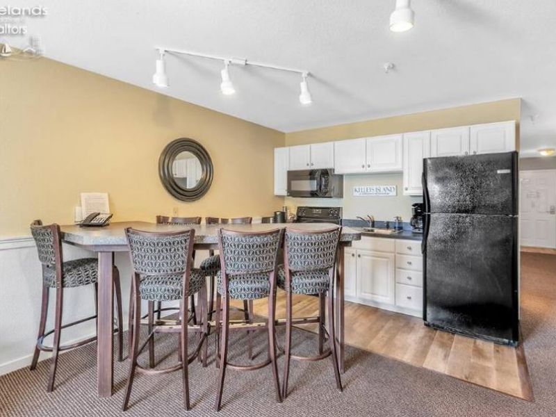 441 W Lakeshore Drive, Kelleys Island, OH 43438 Photo 9