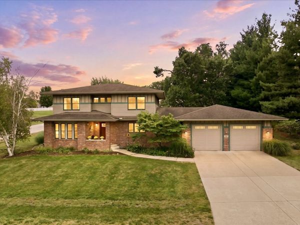 705 E Newton Street , Heyworth, IL 61745