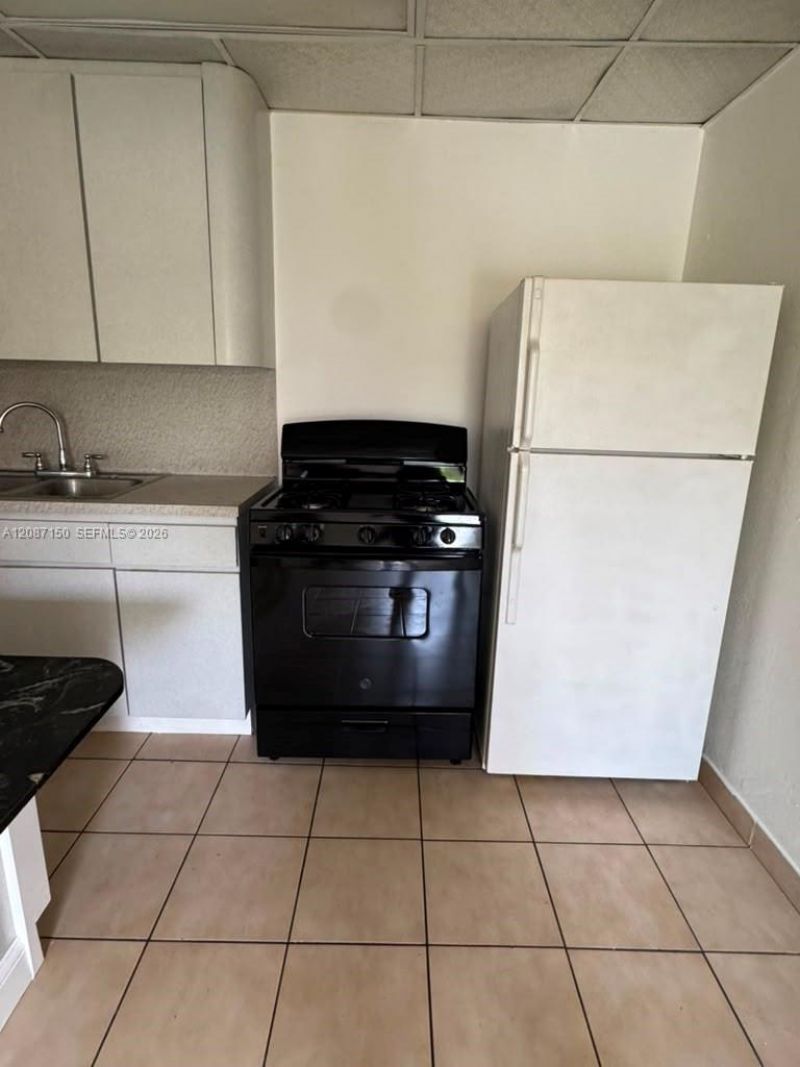 1845 Pembroke Rd, Unit 4-27, Hollywood, FL 33020 Photo