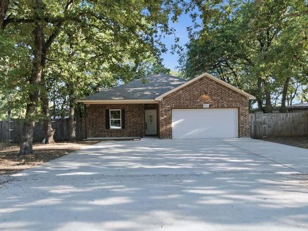 1837 Jennifer Court , Pelican Bay, TX 76020