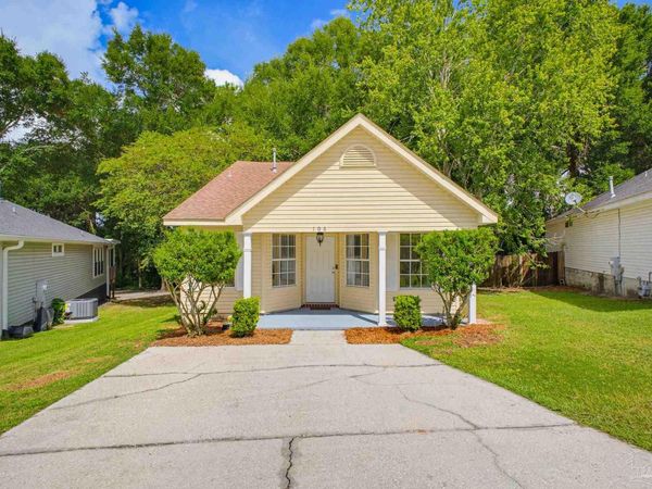 106 Wildflower Ln, Pensacola, FL 32514