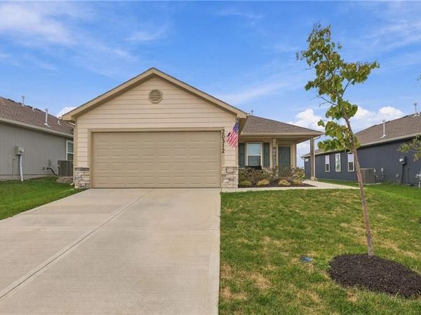 20312 W 193rd Lane, Spring Hill, KS 66083