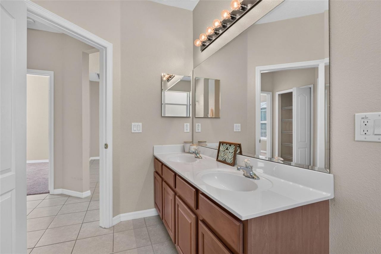 467 Osprey Lakes Circle, Chuluota, FL 32766 Photo