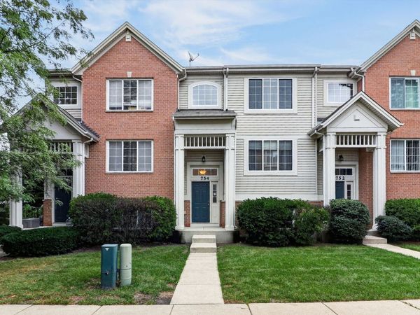 754 Hanbury Drive , Unit 754, Des Plaines, IL 60016