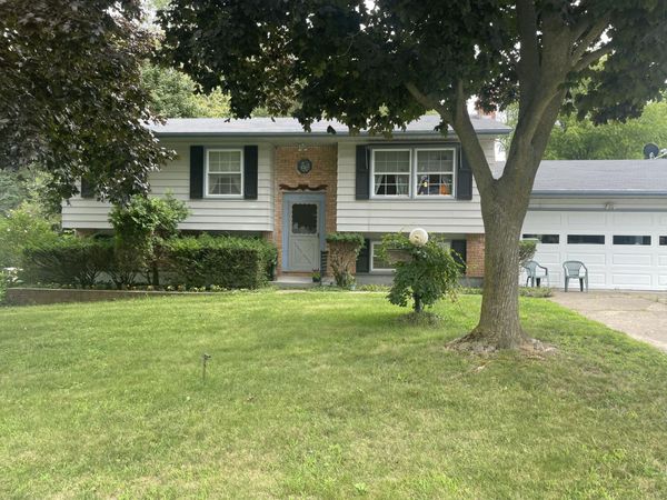611 Charleston Road, Lansing, MI 48917