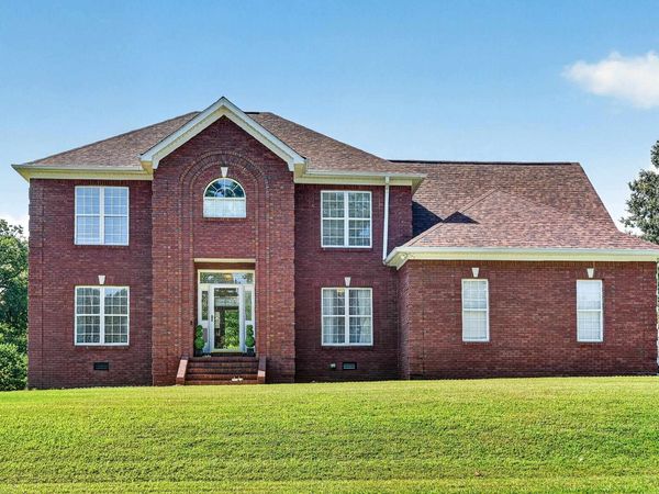 142 Hazelwood Ln, Florence, AL 35634