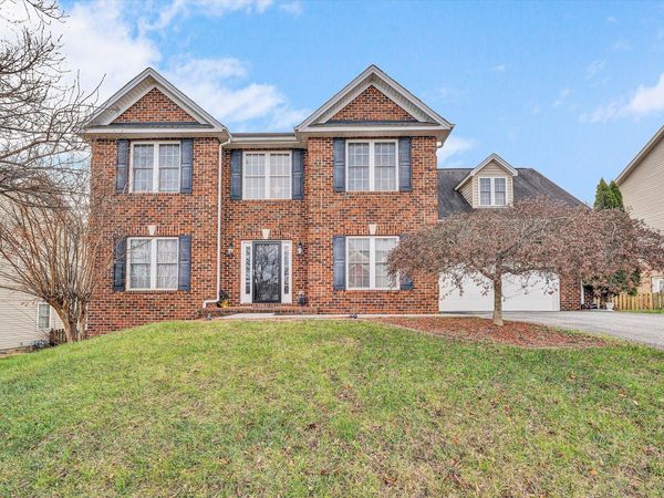 2158 River Oaks DR, Salem, VA 24153