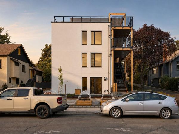 958 Wollaston St, Unit #4, Esquimalt, BC V9A 5B2
