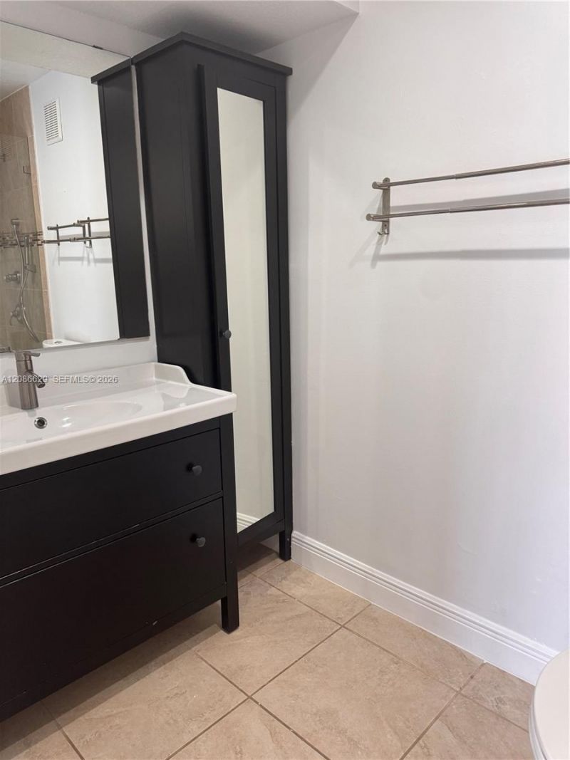 7075 NW 173rd Dr, Unit 1406, Hialeah, FL 33015 Photo